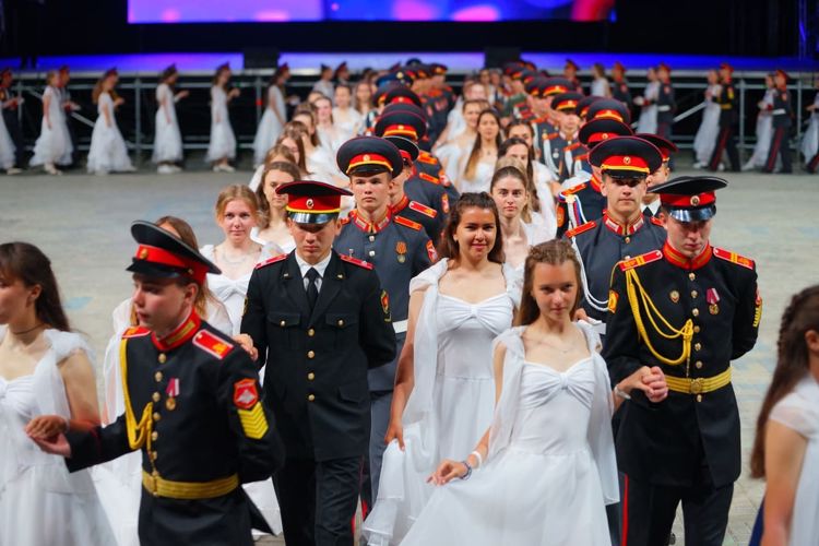 «И грянул бал! Кадетский бал!»