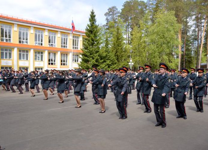 Для 77 кадет-выпускников прозвенел Последний звонок