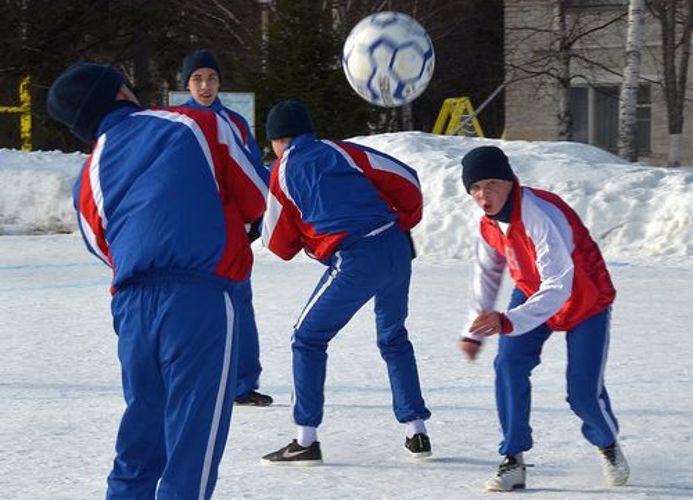На футбольном поле – профессионалы