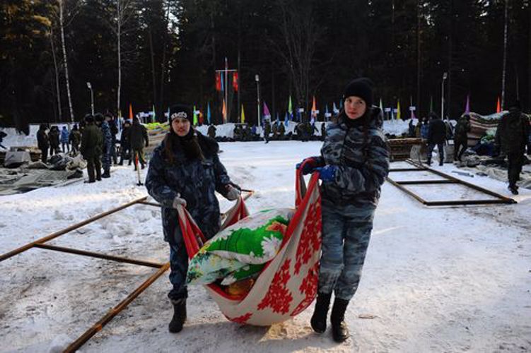 Нам не страшны мороз и расстоянье…