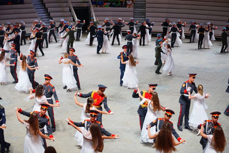 «И грянул бал! Кадетский бал!»