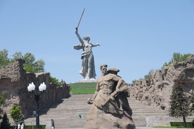 «Эта память всей Земле нужна…»