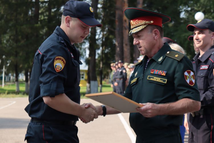 … «И гордо реет флаг российский!»