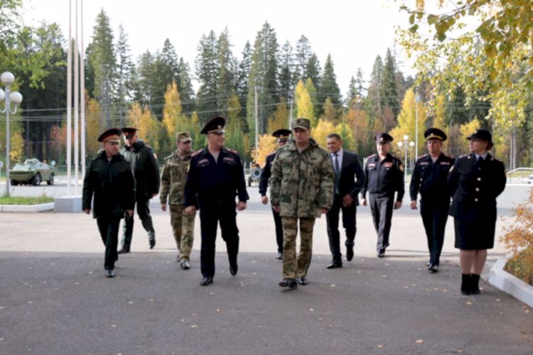 Гость кадетского училища – заместитель главнокомандующего войсками национальной гвардии Российской Федерации