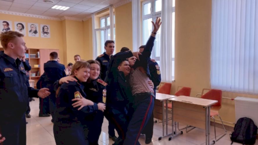 «Мы всё же поспешим на бал…»