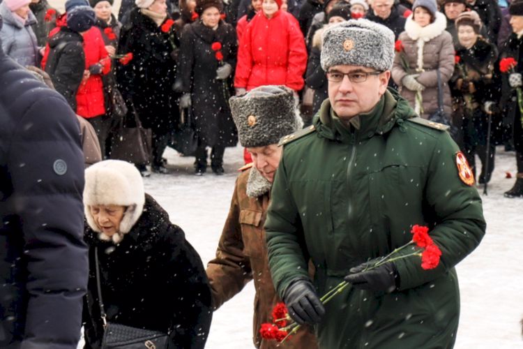 «ПОДВИГУ ТВОЕМУ, ЛЕНИНГРАД!»