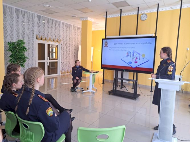 Девушки тоже готовы служить Отечеству