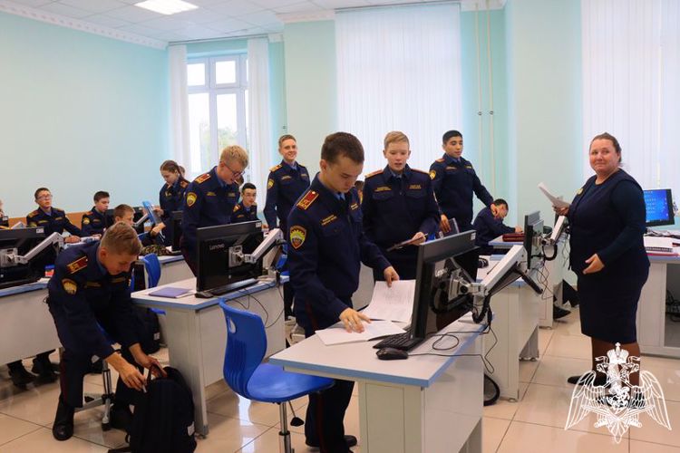 КАДЕТСКОЕ УЧИЛИЩЕ ОТРАБОТАЛО ПРАВИЛА ПОВЕДЕНИЯ В ЭКСТРЕННЫХ СЛУЧАЯХ