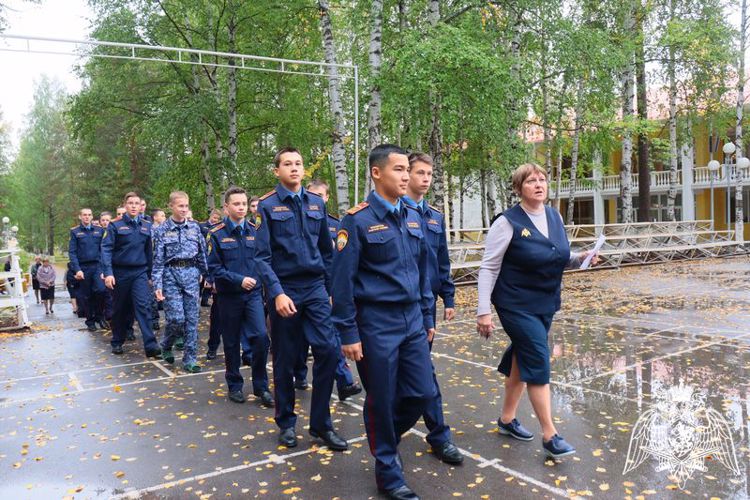КАДЕТСКОЕ УЧИЛИЩЕ ОТРАБОТАЛО ПРАВИЛА ПОВЕДЕНИЯ В ЭКСТРЕННЫХ СЛУЧАЯХ