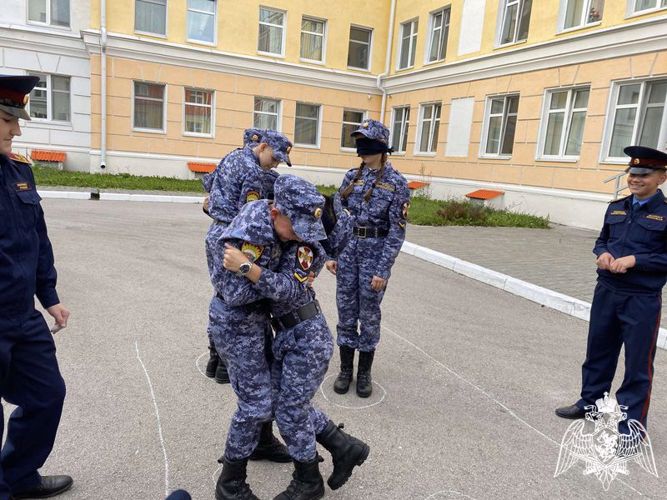 От старших — младшим