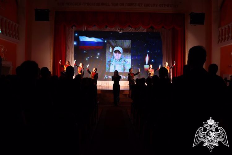 КАК ПОЛУЧИШЬ ЗНАМЯ — БЕРЕГИ ЕГО!