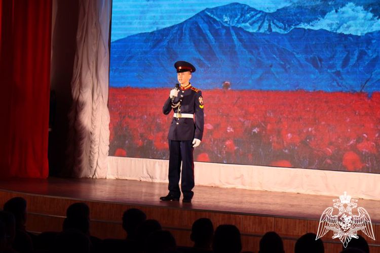 КАК ПОЛУЧИШЬ ЗНАМЯ — БЕРЕГИ ЕГО!