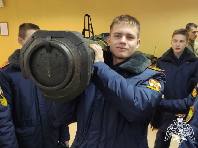 Я В РОСГВАРДИЮ ПОЙДУ! ЗДЕСЬ МЕНЯ НАУЧАТ?