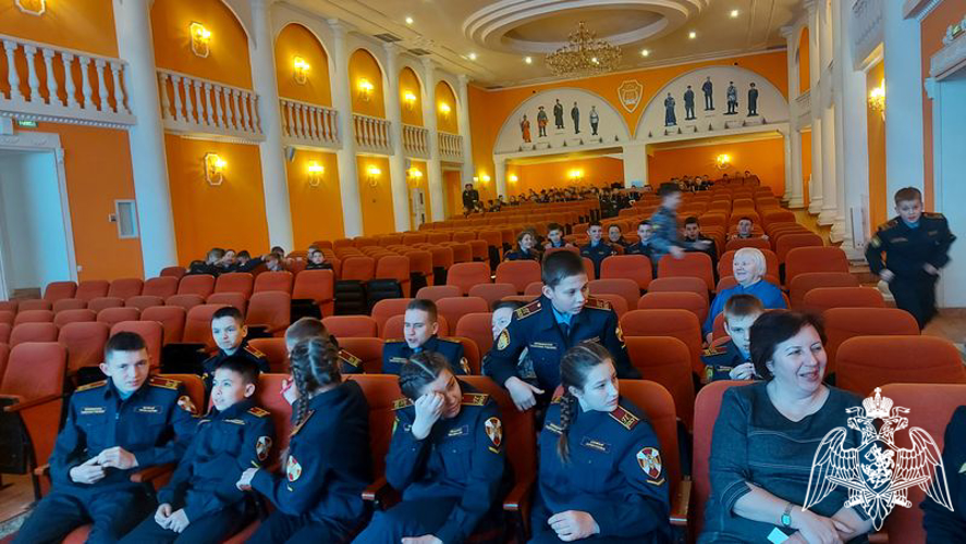 «Знает каждый кадет – Конституции России 30 лет!»