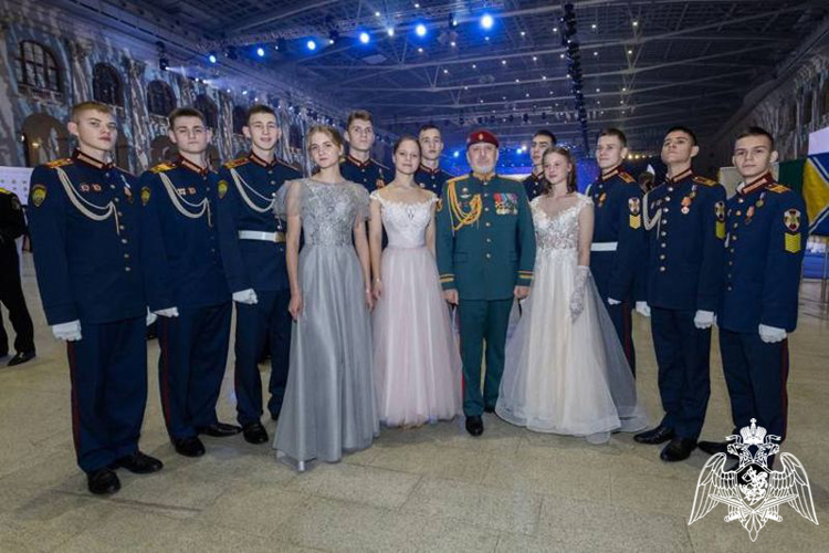 «ВЧЕРА НА ЧУДНОМ, СВЕТЛОМ БАЛЕ…»