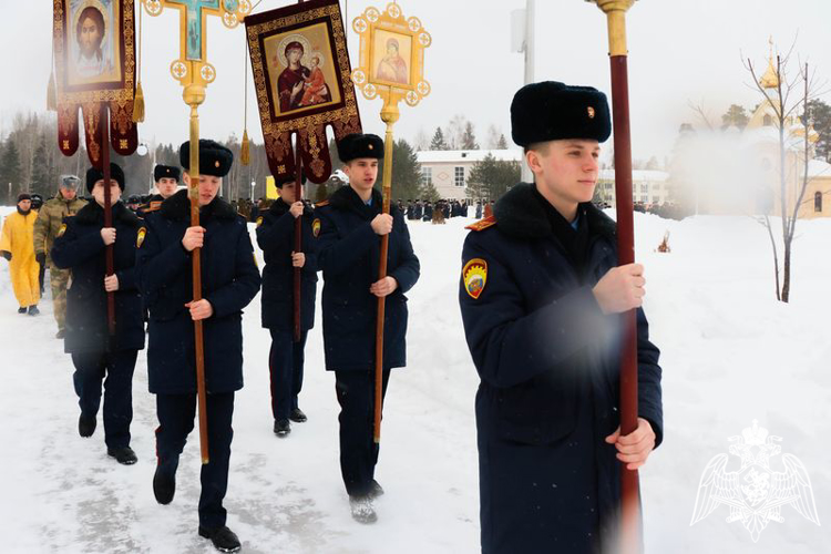 С КРЕЩЕНИЕМ! МИРА И ДОБРА!