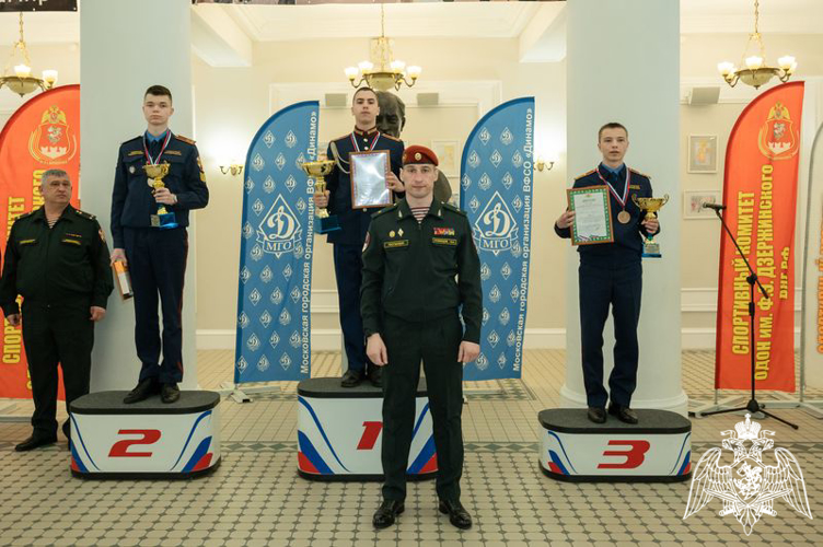 ИГРАЙ В ШАХМАТЫ — ДЕЙСТВУЙ МОЛНИЕНОСНО!
