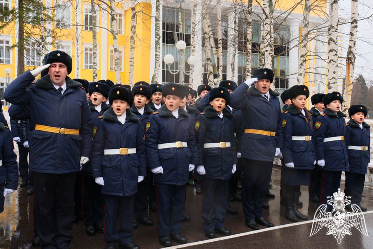 ГОРДИТСЯ ГВАРДИЕЙ ВЕЛИКАЯ РОССИЯ