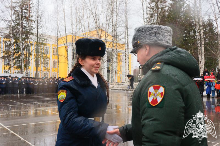 ГОРДИТСЯ ГВАРДИЕЙ ВЕЛИКАЯ РОССИЯ