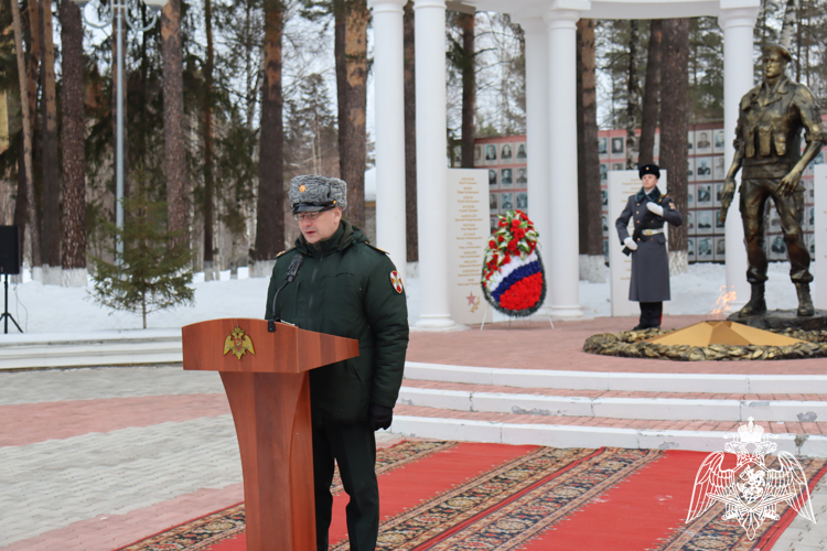 МЫ НИЗКО СКЛОНЯЕМ ГОЛОВЫ ПЕРЕД ВАШИМ БЕССМЕРТИЕМ