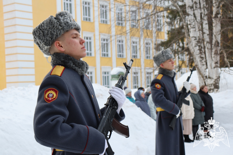 МЫ НИЗКО СКЛОНЯЕМ ГОЛОВЫ ПЕРЕД ВАШИМ БЕССМЕРТИЕМ