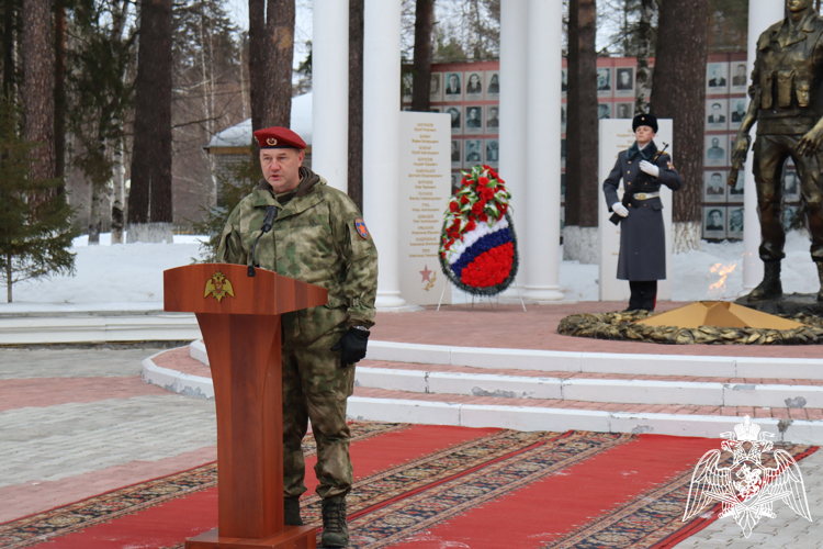 МЫ НИЗКО СКЛОНЯЕМ ГОЛОВЫ ПЕРЕД ВАШИМ БЕССМЕРТИЕМ