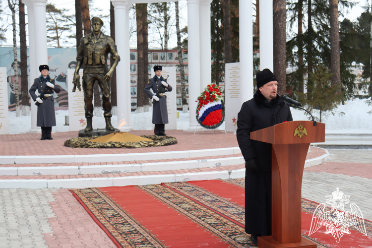 МЫ НИЗКО СКЛОНЯЕМ ГОЛОВЫ ПЕРЕД ВАШИМ БЕССМЕРТИЕМ
