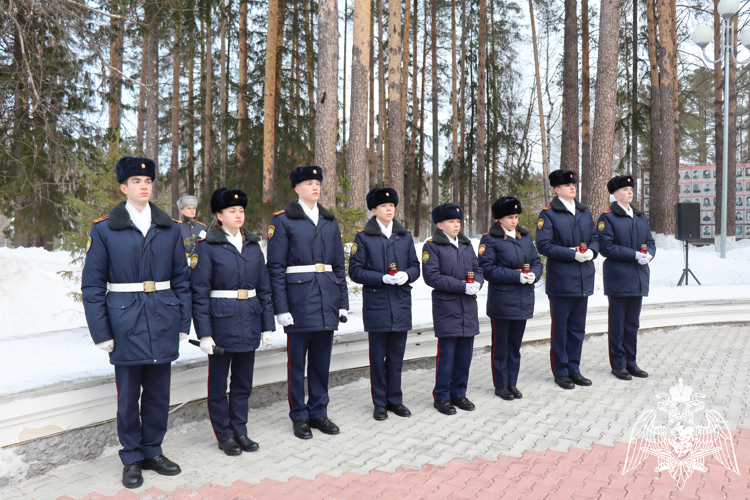 МЫ НИЗКО СКЛОНЯЕМ ГОЛОВЫ ПЕРЕД ВАШИМ БЕССМЕРТИЕМ