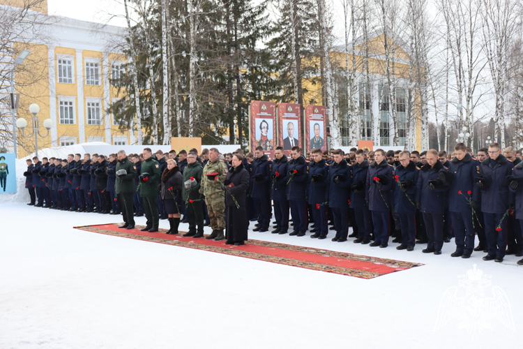 МЫ НИЗКО СКЛОНЯЕМ ГОЛОВЫ ПЕРЕД ВАШИМ БЕССМЕРТИЕМ