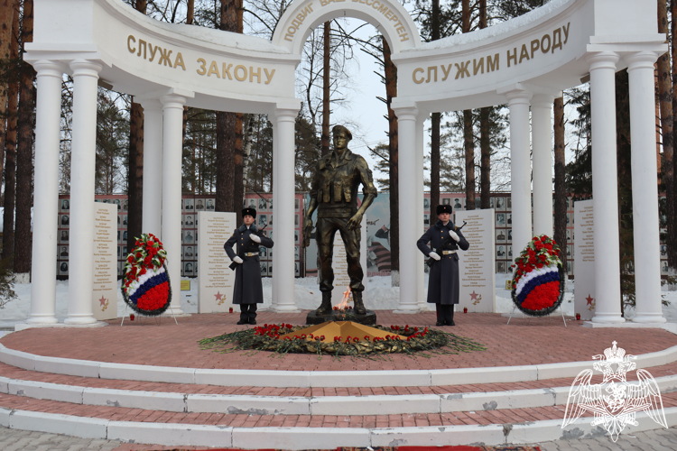 МЫ НИЗКО СКЛОНЯЕМ ГОЛОВЫ ПЕРЕД ВАШИМ БЕССМЕРТИЕМ