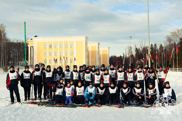 ЗАНИМАЙТЕСЬ ЛЫЖНЫМ СПОРТОМ!