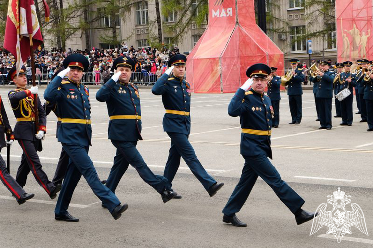 БЕЙ, БАРАБАН, НА ПАРАДЕ ПОБЕДЫ!