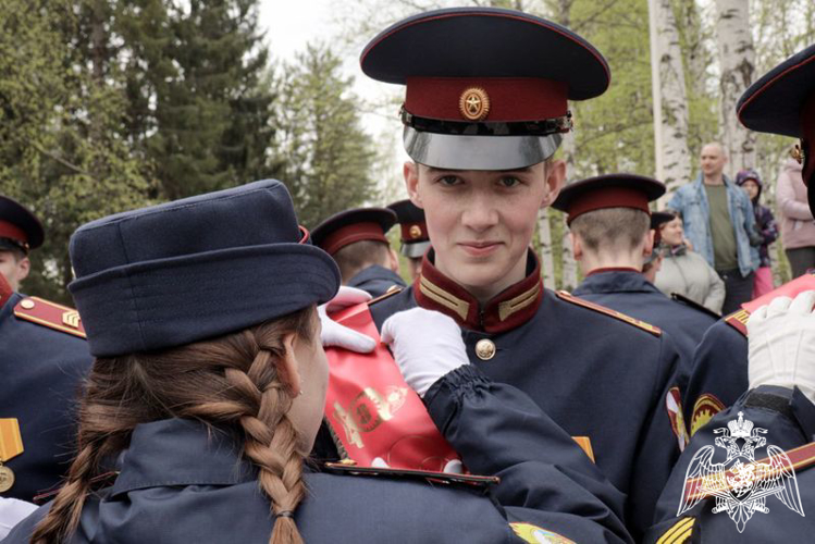 В ПОСЛЕДНИЙ РАЗ ЗВЕНИТ ЗВОНОК