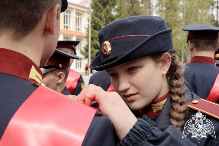 В ПОСЛЕДНИЙ РАЗ ЗВЕНИТ ЗВОНОК