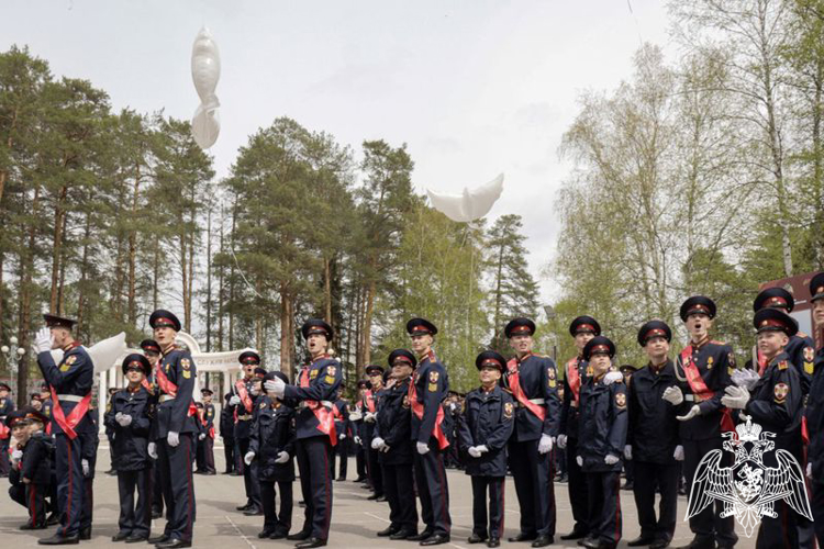 В ПОСЛЕДНИЙ РАЗ ЗВЕНИТ ЗВОНОК