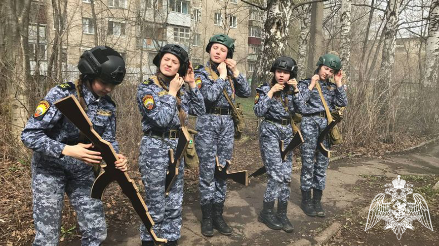 «ГРАНИТ» И «МОЛНИИ» — ВПЕРЕД!