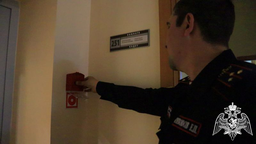 В КАДЕТСКОМ УЧИЛИЩЕ ПРОВЕДЕНА ТРЕНИРОВКА ПО ЭВАКУАЦИИ ОБУЧАЮЩИХСЯ И РАБОТНИКОВ