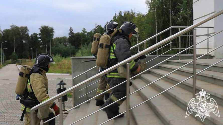 В КАДЕТСКОМ УЧИЛИЩЕ ПРОВЕДЕНА ТРЕНИРОВКА ПО ЭВАКУАЦИИ ОБУЧАЮЩИХСЯ И РАБОТНИКОВ