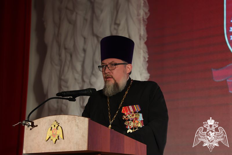 НАДЕЛ БЕРЕТ — ТЕПЕРЬ КАДЕТ!