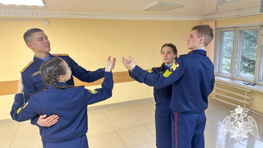 В ОЖИДАНИИ БАЛА