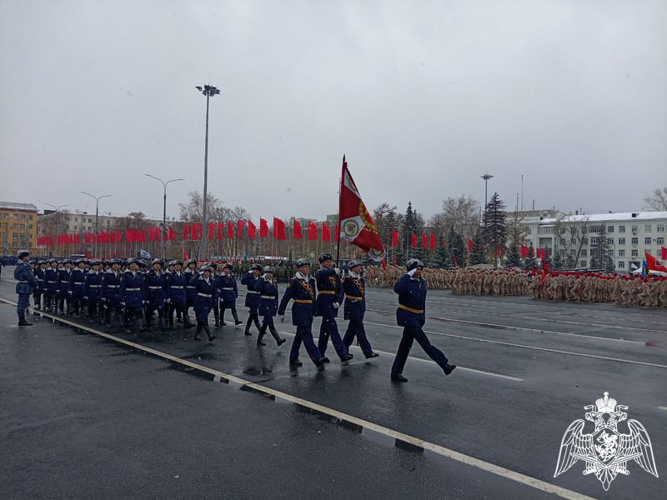 КАДЕТСКОЕ УЧИЛИЩЕ НА ПАРАДЕ ПАМЯТИ В САМАРЕ