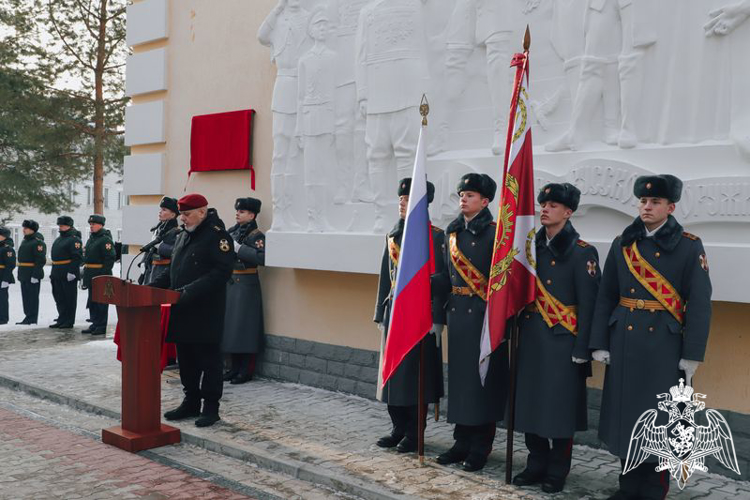 В КАДЕТСКОМ УЧИЛИЩЕ ОТКРЫЛИ МЕМОРИАЛЬНУЮ ДОСКУ, ПОСВЯЩЕННУЮ ПАМЯТИ ВЫПУСКНИКА ВЯЧЕСЛАВА АТЯКШЕВА