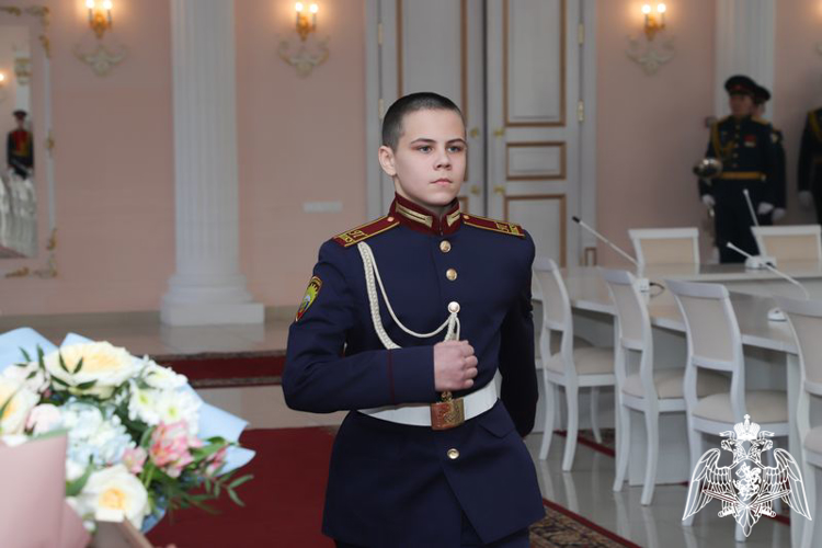 ГЕНЕРАЛ-ПОЛКОВНИК ВОРОБЬЕВ А.О. ВРУЧИЛ НАГРАДЫ ПЕДАГОГАМ И ОБУЧАЮЩИМСЯ КАДЕТСКОГО УЧИЛИЩА