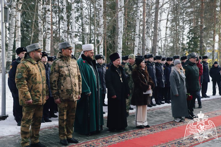 В КАДЕТСКОМ УЧИЛИЩЕ ОТКРЫЛИ МЕМОРИАЛЬНУЮ ДОСКУ, ПОСВЯЩЕННУЮ ПАМЯТИ ВЫПУСКНИКА ВЯЧЕСЛАВА АТЯКШЕВА