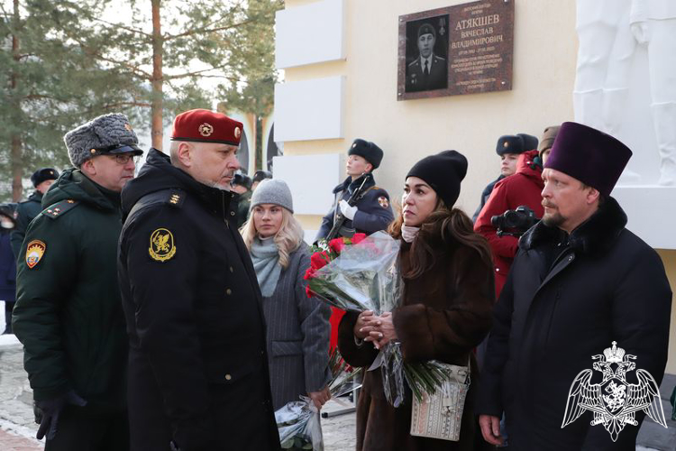 В КАДЕТСКОМ УЧИЛИЩЕ ОТКРЫЛИ МЕМОРИАЛЬНУЮ ДОСКУ, ПОСВЯЩЕННУЮ ПАМЯТИ ВЫПУСКНИКА ВЯЧЕСЛАВА АТЯКШЕВА