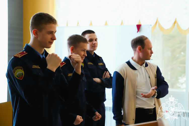 В КАДЕТСКОМ УЧИЛИЩЕ ПРОШЕЛ СЕМИНАР-ТРЕНИНГ ПО НЕОБХОДИМОЙ ОБОРОНЕ