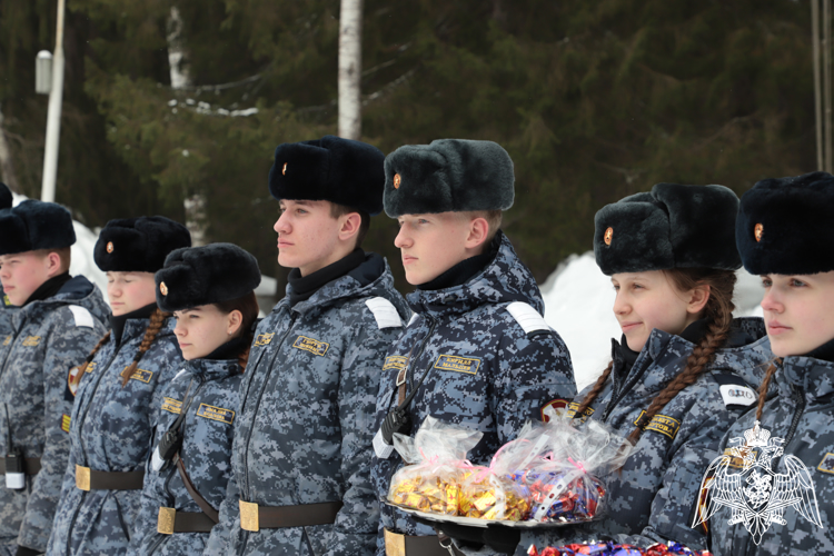 10 КЛАССЫ УПРАВЛЯЮТ КАДЕТСКИМ УЧИЛИЩЕМ
