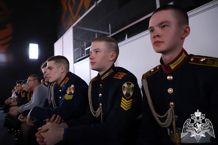 КАДЕТЫ НА ВСТРЕЧЕ С ПИСАТЕЛЕМ ЗАХАРОМ ПРИЛЕПИНЫМ