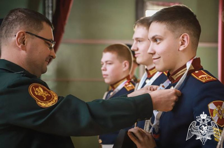 ИЗ САНКТ-ПЕТЕРБУРГА — С ПОБЕДОЙ!