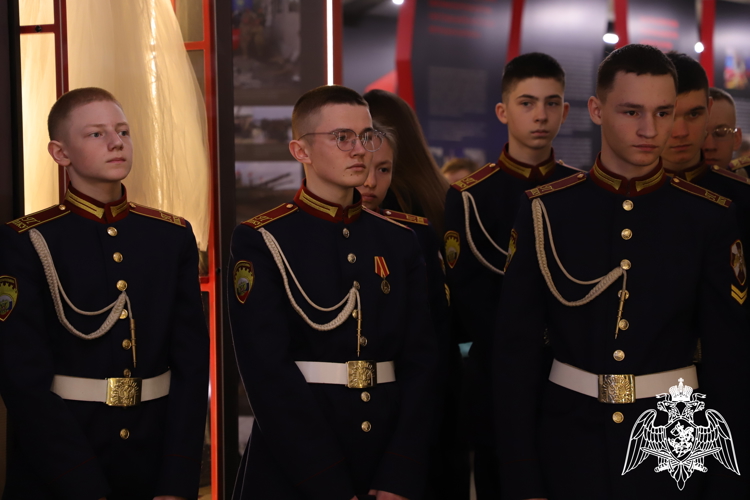 КАДЕТЫ НА ВСТРЕЧЕ С ГУБЕРНАТОРОМ Д.Н. МАХОНИНЫМ